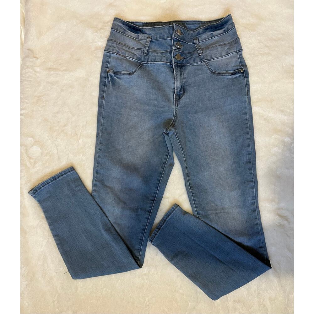 Refuge Light Wash Blue jeans
